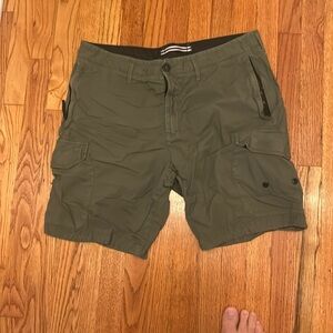 Stone Island cargo shorts, 36 good pre owned cond, patch included